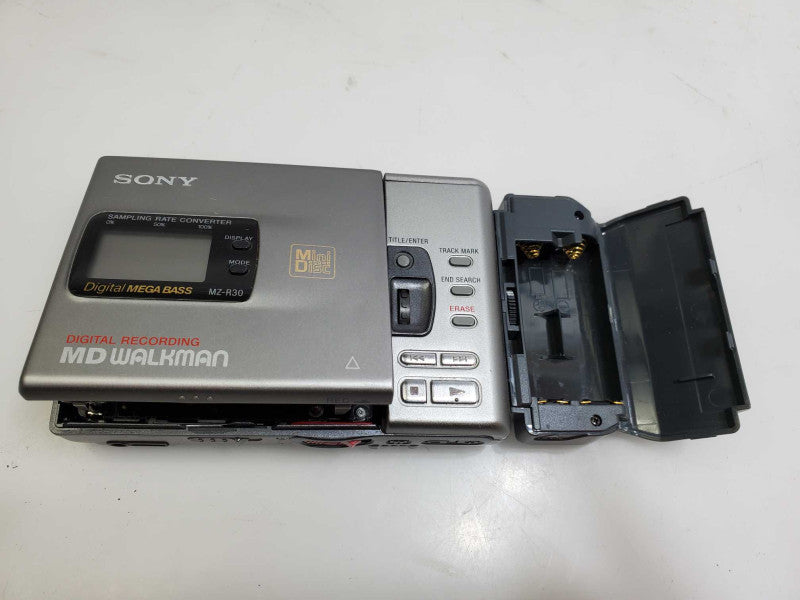 Sony MZ-R30 Portable Mini Disc Recorder w/ accessories )