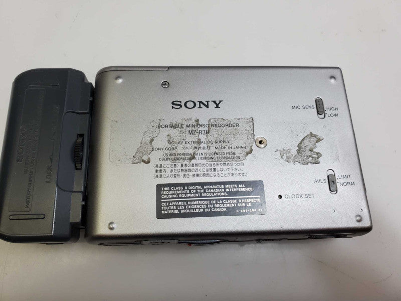 Sony MZ-R30 Portable Mini Disc Recorder w/ accessories )