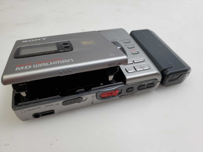 Sony MZ-R30 Portable Mini Disc Recorder w/ accessories )