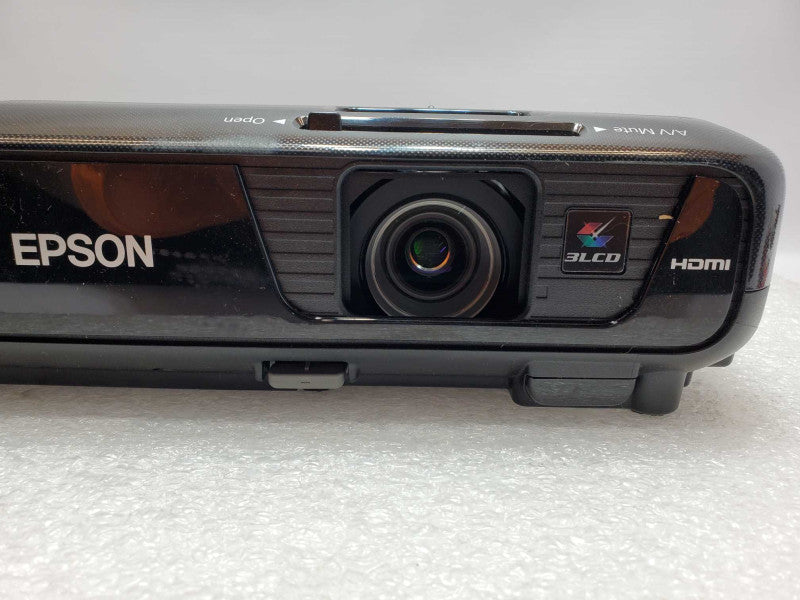 Epson EX5250 LCD H723A Projector 27H Lamp Hours w/ Remote and cables _