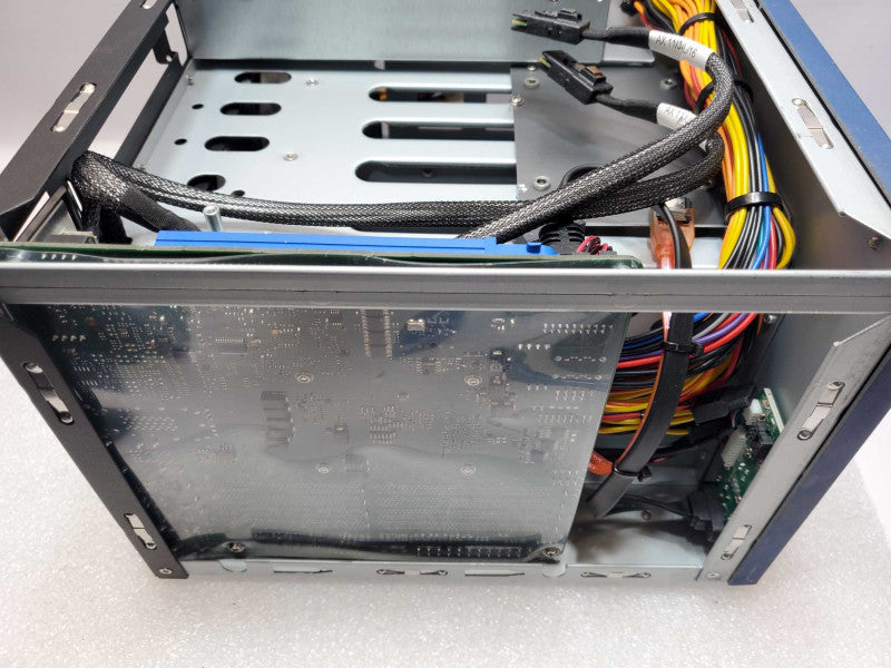 Datto 8-Bay NAS, Intel Atom CPU, No RAM, 6x 3.5\\" Caddies, AS-IS _