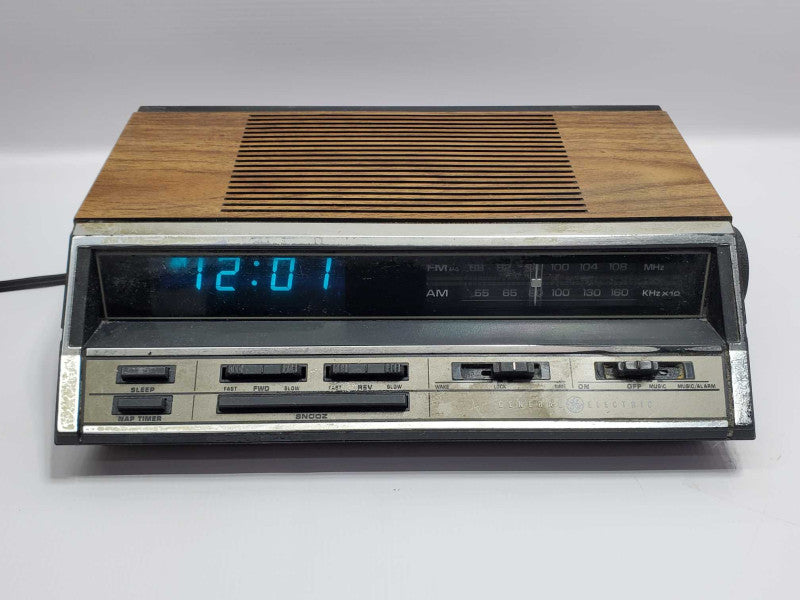 General Electric 7-4666A Radio Alarm Clock |