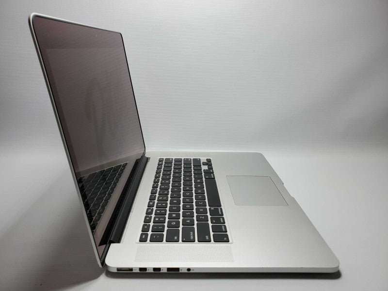 MacBook Pro 2015 15\\" Retina i7-4870HQ @ 2.5GHz 16GB Ram 250GB SSD R9 M370X 2GB (