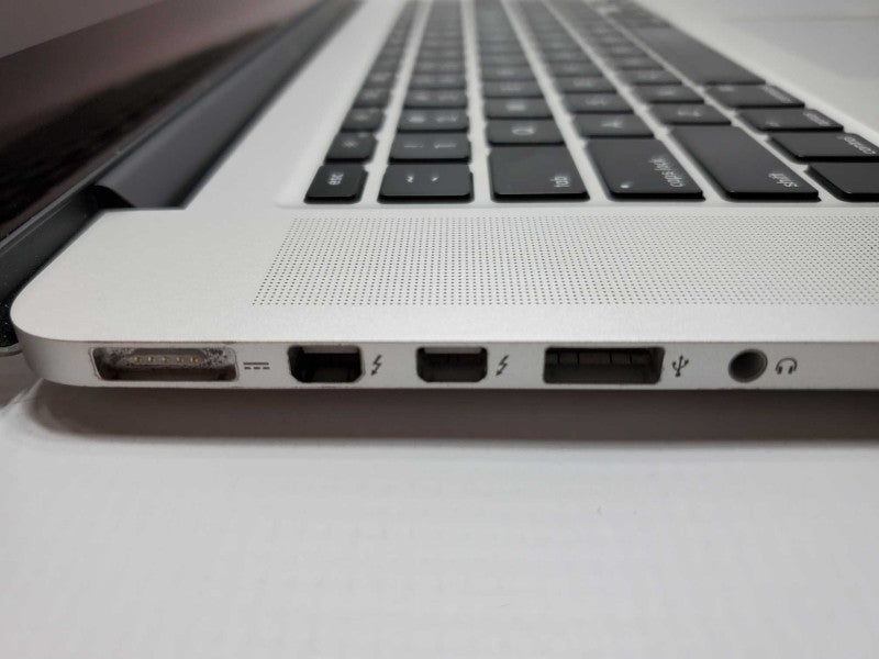 Macbook Pro 2013 15\\" Retina Core i7-4960HQ @ 2.6 GHz 16GB Ram 500GB SSD (
