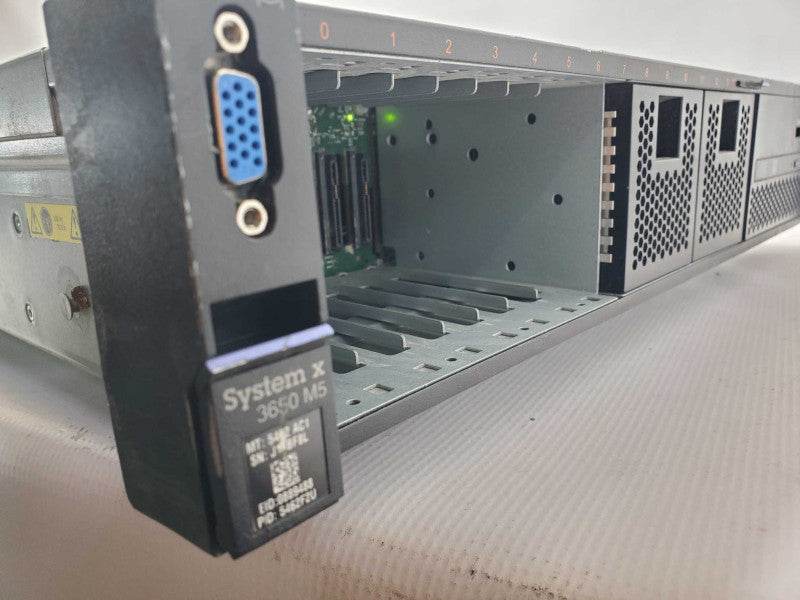 IBM System x3650 M5, 2x Xeon E5-2640v3 2.6GHz 8C, 32GB DDR4, 2x PSU, No RAID _