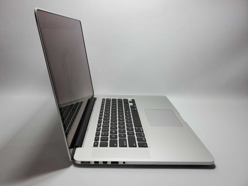 Macbook Pro 2015 15\\" Retina Core i7-4870HQ @ 2.5 GHz 16GB Ram 500GB SSD (