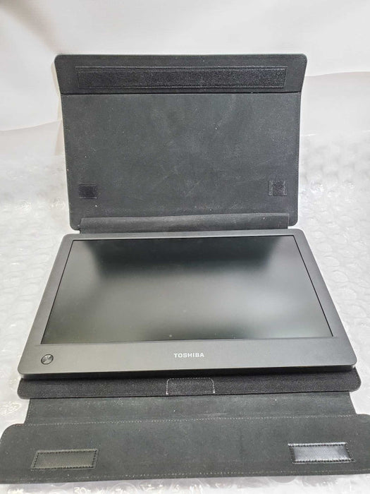 Toshiba PA5022C-1LC3 15.6\\" USB 3.0 1366x768 LED Backlit Monitor W/ Bag)