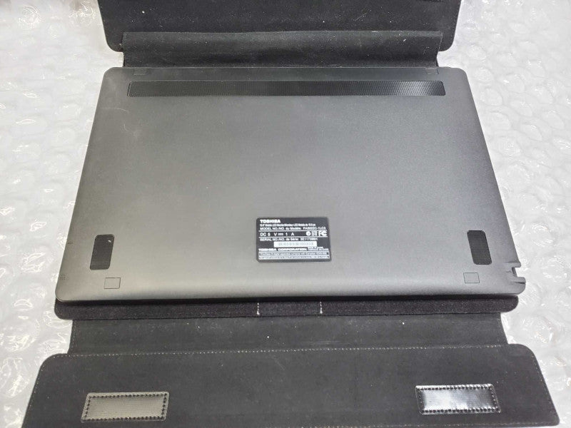 Toshiba PA5022C-1LC3 15.6\\" USB 3.0 1366x768 LED Backlit Monitor W/ Bag)