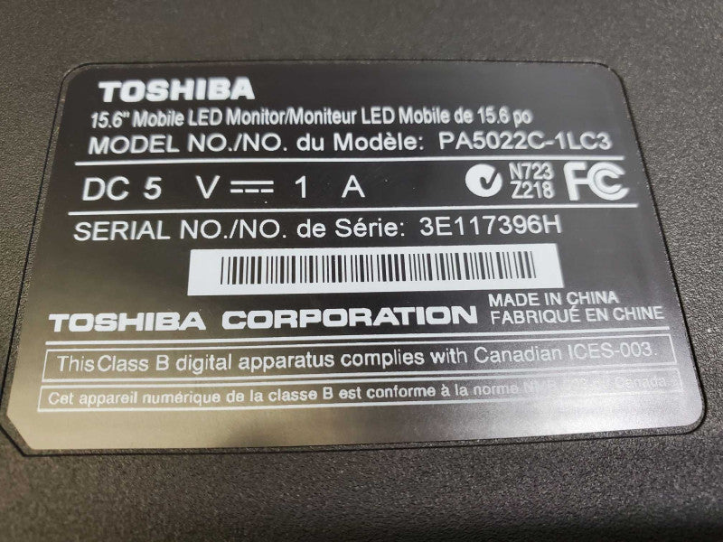 Toshiba PA5022C-1LC3 15.6\\" USB 3.0 1366x768 LED Backlit Monitor W/ Bag)