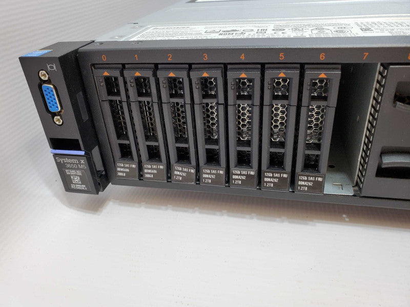 Lenovo 3650 M5 2x Xeon E5-2620v3 @ 2.4GHz 16GB DDR4 5x 1.2TB 2x 300GB M5210 (
