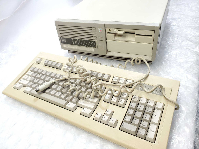Vintage Commodore PC20-III Computer & Keyboard _ Power-on tested )