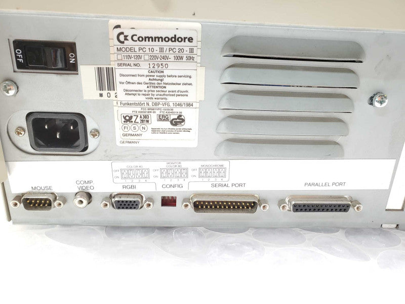 Vintage Commodore PC20-III Computer & Keyboard _ Power-on tested )