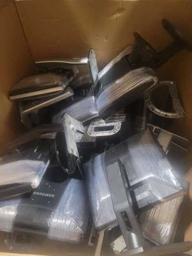 1390x LCD Monitors (40ft container load, 16x pallets), Vancouver warehouse
