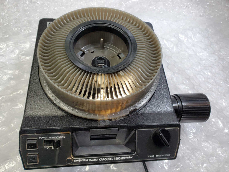 Vintage Kodak Carousel 4600 Slide Projector _ Power-on tested )