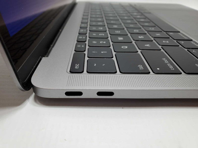 MacBook Pro 2017 13\\" Core i5-7360U @ 2.3 GHz 8GB Ram 500GB SSD *READ* (