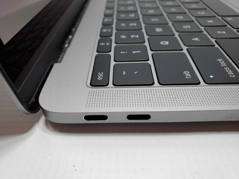 MacBook Pro 2017 13\\" Core i5-7360U @ 2.3 GHz 16GB Ram 250GB SSD *READ* (