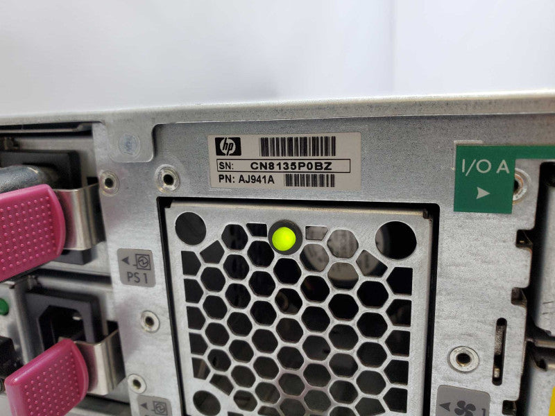 HP Storageworks D2700 SAS Disk Array AJ941A 25-Bay 19x Caddies 2.5\\" No HDD (