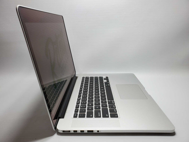 Macbook Pro 2015 15\\" Retina Core i7-4870HQ @ 2.5 GHz 16GB Ram 250GB SSD (
