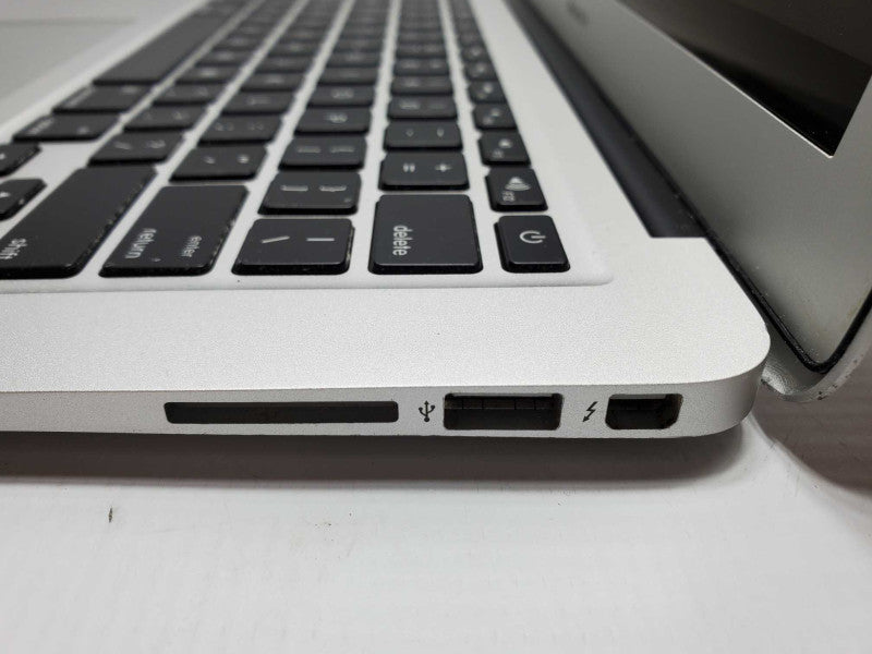 Macbook Air 2017 Core i5-5350U @ 1.8 GHz 8GB Ram 250GB SSD (