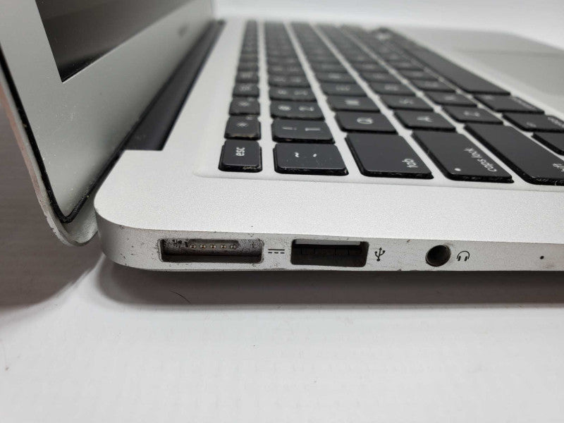Macbook Air 2017 Core i5-5350U @ 1.8 GHz 8GB Ram 250GB SSD (