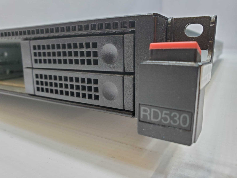 Lenovo ThinkServer RD530 2x E5-2640 @ 2.5 GHz 32GB 8x 2.5\\" No HDD LSI 9260-8i (