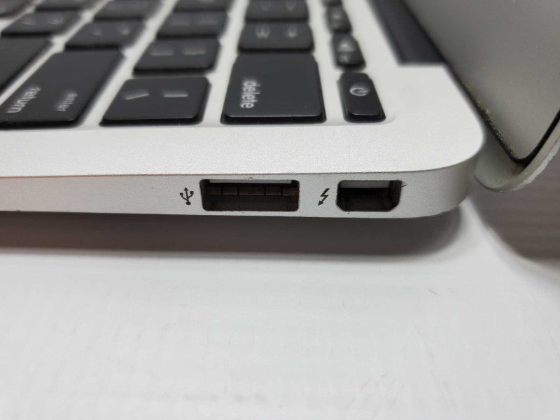 MacBook Air 2015 11\\" Core i5-5250U @ 1.6 GHz 4GB DDR3 120GB SSD (