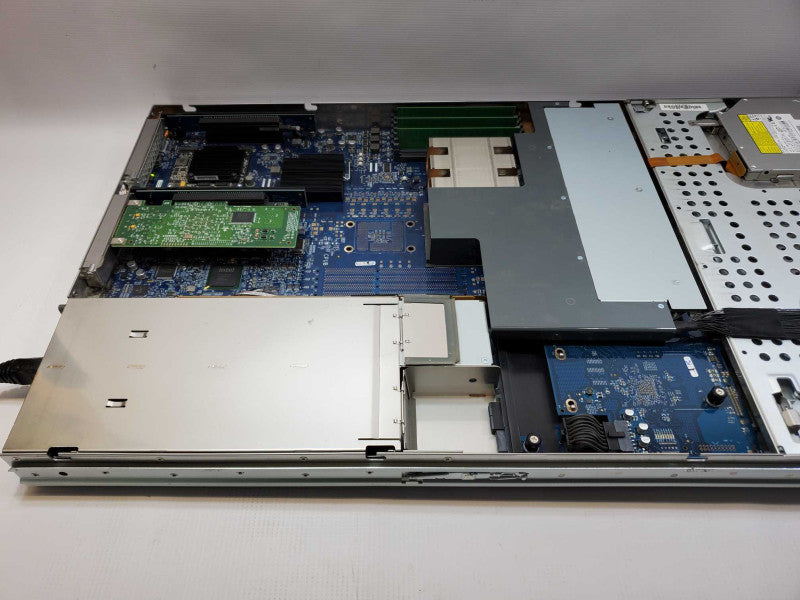 Apple Xserve A1279 Intel E5520 @ 2.26 GHz 3GB RAM 3x 3.5\\" No HDD (