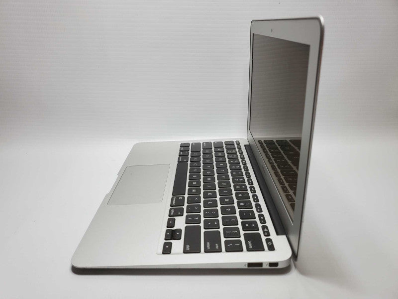 Macbook Air 2014 11\\" Core i5-4260U @ 1.4 GHz 4GB Ram 120GB SSD (