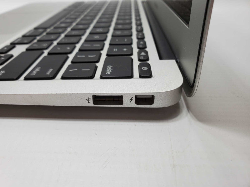Macbook Air 2014 11\\" Core i5-4260U @ 1.4 GHz 4GB Ram 120GB SSD (