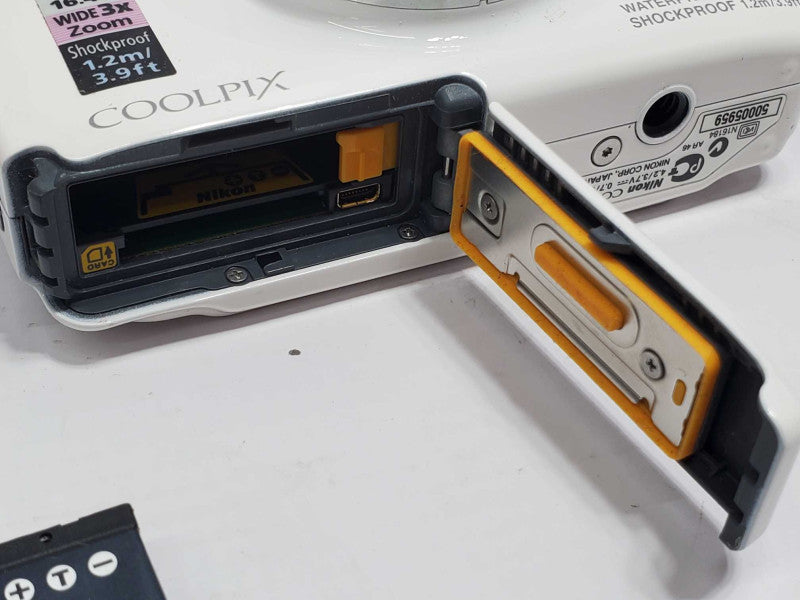 Nikon COOLPIX S31 10.1MP Digital Camera |