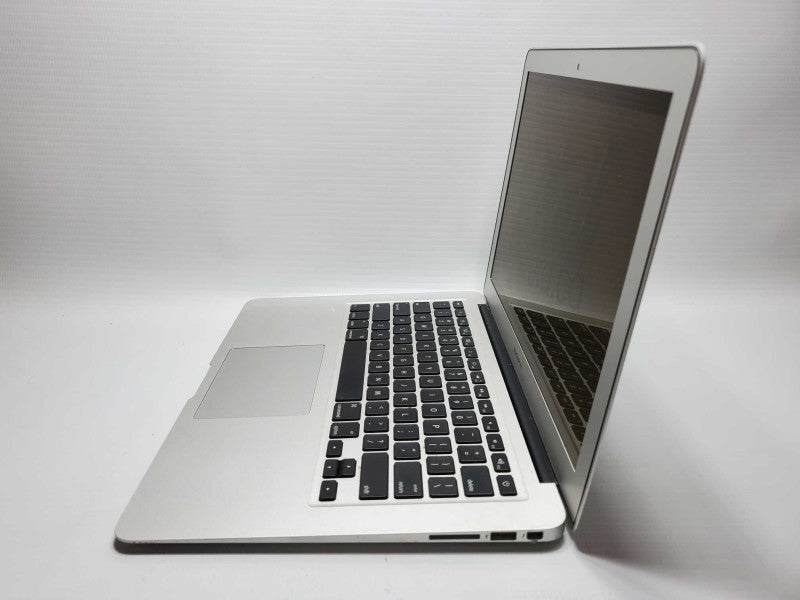 Macbook Air 2013 13\\" Core i5-4250U @ 1.3 GHz 4GB Ram 250GB SSD (