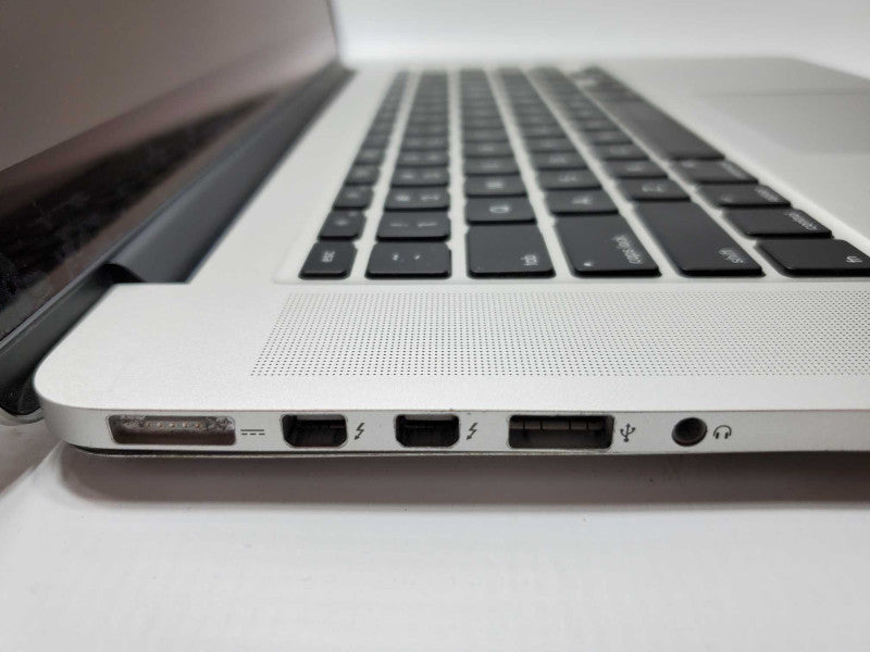 Macbook Pro 2013 15\\" Retina Core i7-4960HQ @ 2.6GHz 16GB Ram 250GB SSD GT 750M *READ* (