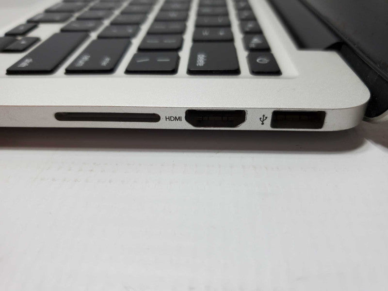 Macbook Pro 2013 13\\" Core i5-4258U @ 2.4 GHz 8GB Ram 250GB SSD (