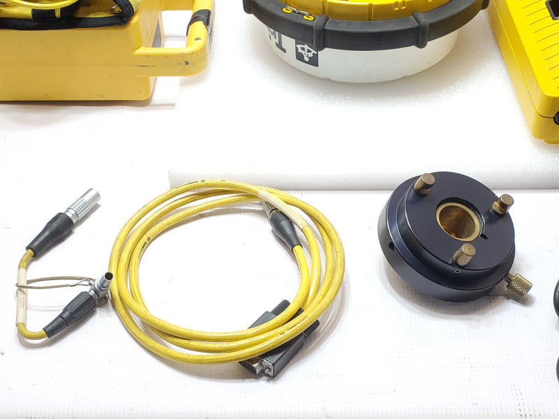 TRIMBLE GPS 4600LS ANTENNA w/ Battery and 20669-80 Charger, Powers on, AS-IS _
