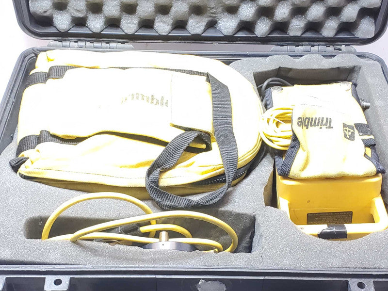 TRIMBLE GPS 4600LS ANTENNA w/ Battery and 20669-80 Charger, Powers on, AS-IS _