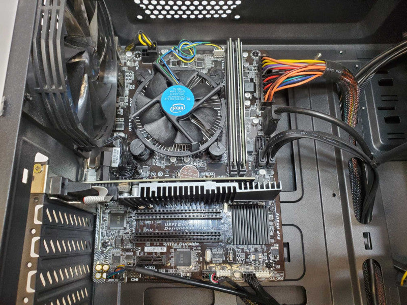 Custom PC Gigabyte H110M-S2PV Core i5-7400 @ 3.0 GHz 16GB DDR4 No HDD (