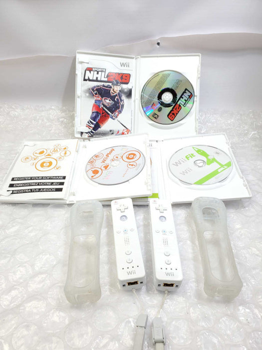 Nintendo Wii Remote Controller white w/ Games (NHL2k9 Wii Play Wii fit) AS-IS )