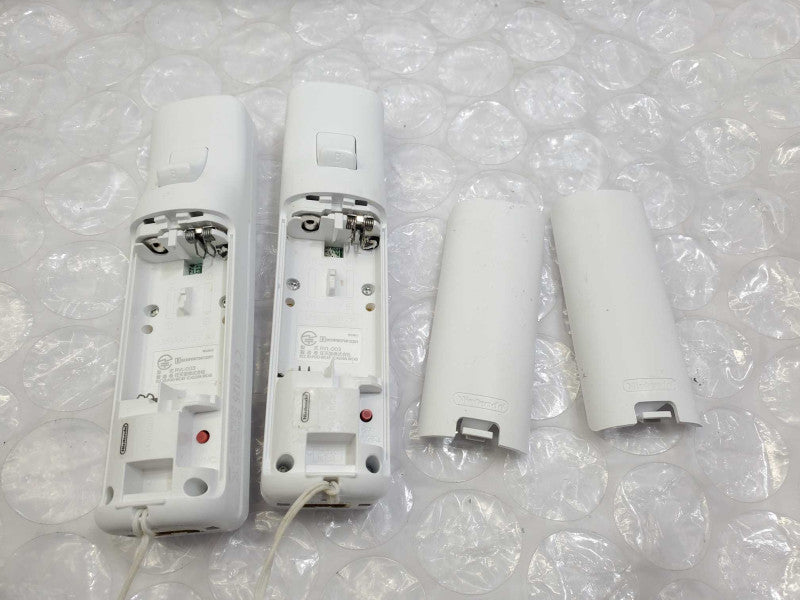 Nintendo Wii Remote Controller white w/ Games (NHL2k9 Wii Play Wii fit) AS-IS )