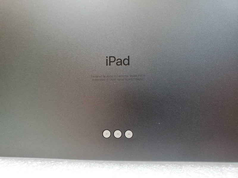 iPad Pro 12.9-inch Wi-Fi Unknown storage Space Gray A1876 *For parts* (