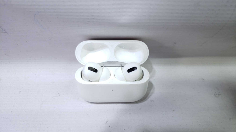 Apple AirPods Pro with Wireless Charging Case READ [
