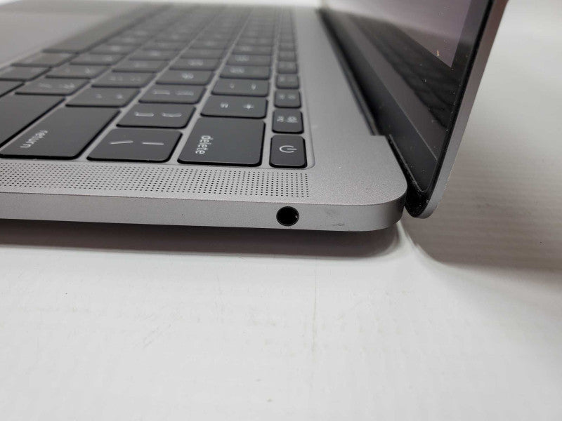 MacBook Pro 2017 13\\" Core i5-7360U @ 2.3 GHz 8GB Ram 250GB SSD *READ* (