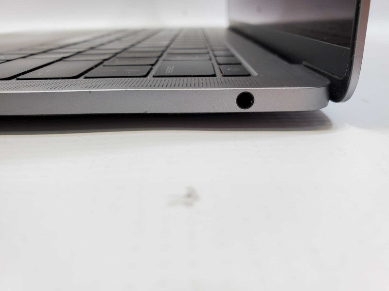 MacBook Pro 2017 13\\" Core i5-7360U @ 2.3 GHz 8GB Ram 250GB SSD *READ* (