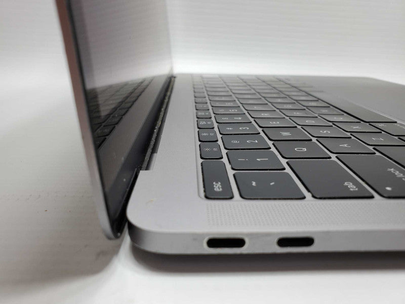 MacBook Pro 2017 13\\" Core i5-7360U @ 2.3 GHz 8GB Ram 250GB SSD *READ* (
