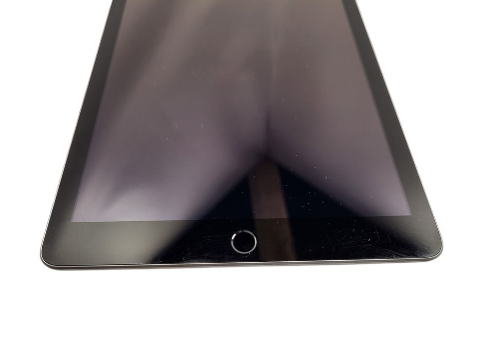 Apple iPad 5th Gen - 32GB - Space Gray [A1822] Q$