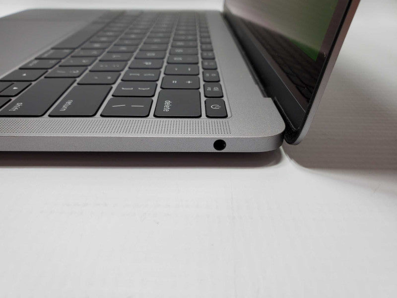 MacBook Pro 2017 13\\" Core i5-7360U @ 2.3 GHz 16GB Ram 250GB SSD *READ* (