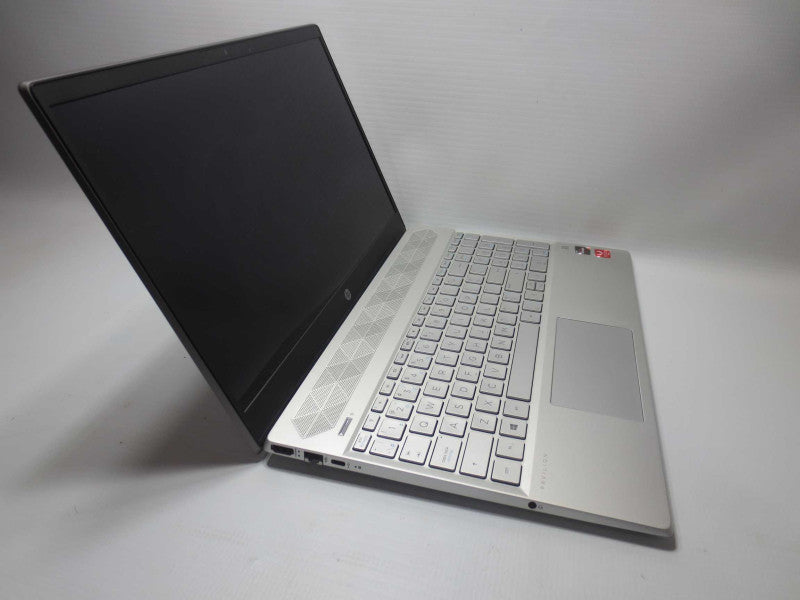 15\\" HP Pavilion 15-cw0017ca with Ryzen 3 2300U CPU 8GB RAM & 1TB HDD + 128GB  -