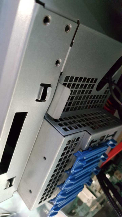 HP Proliant ML350e Gen8 2x Xeon E5-2440 @ 2.40ghz / 16gb ram / Raid Ctrl #