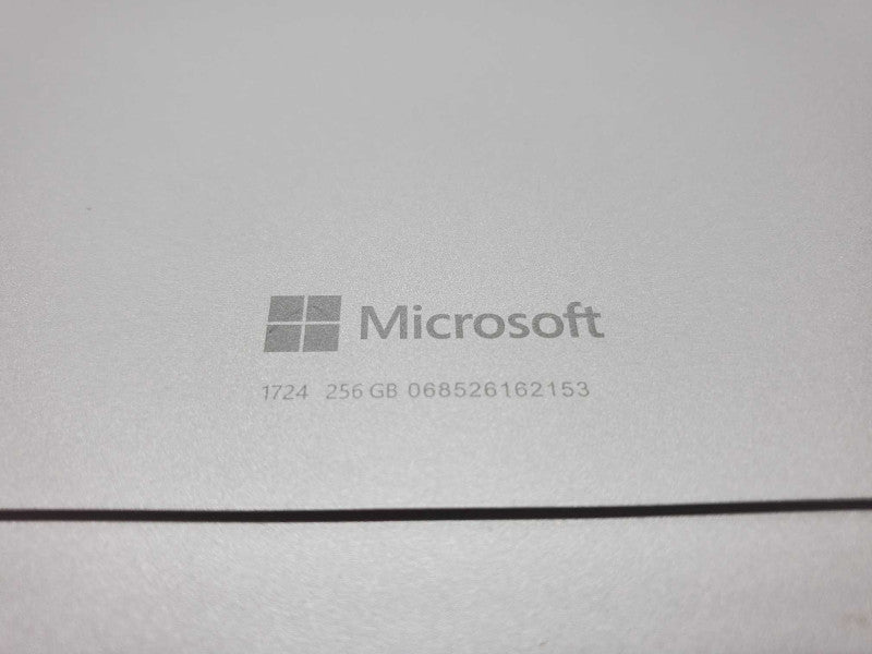 Microsoft Surface Pro 4 [1724] Core i5-6300U @ 2.4GHz 8GB Ram 256GB SSD (