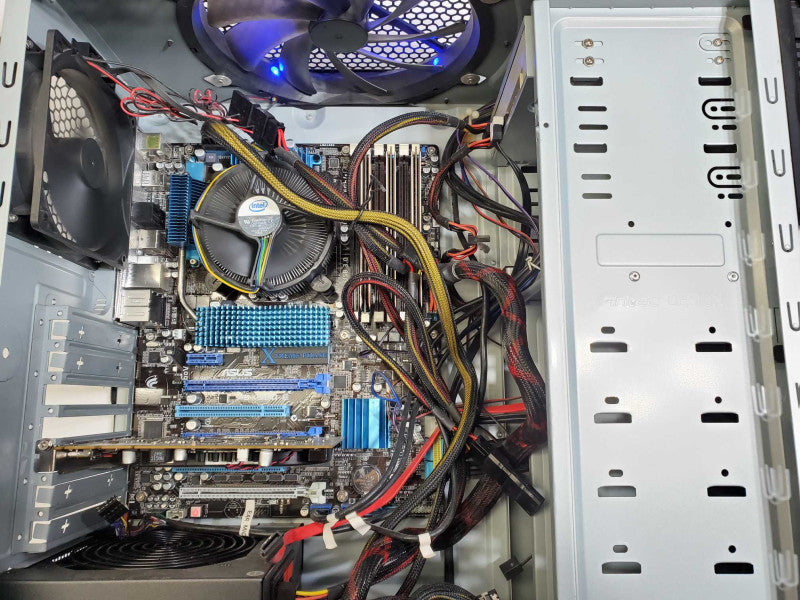 Desktop i7 950 @ 3.07 6gb DDR3 AMD RADEON HD 5670 GPU