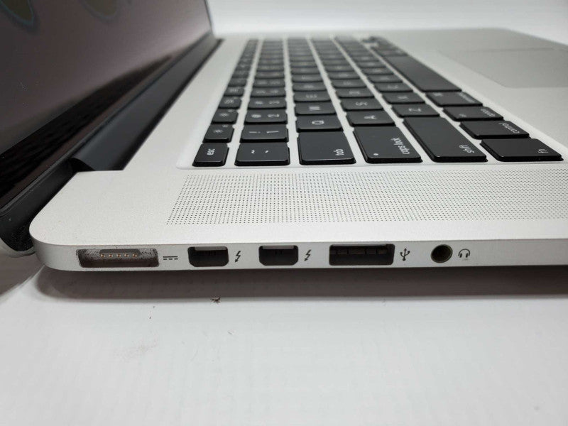 Macbook Pro 2015 15\\" Retina Core i7-4870HQ @ 2.5GHz 16GB Ram 500GB SSD R9 M370x 2GB (